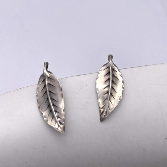 Vintage Stuart NYE 925 Sterling Silver Willow Leaf Earrings Screw Back Closure - Picture 3 of 6